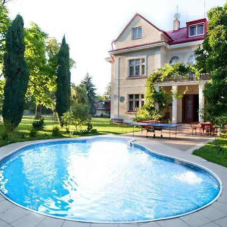 마리 - 루이자 호텔